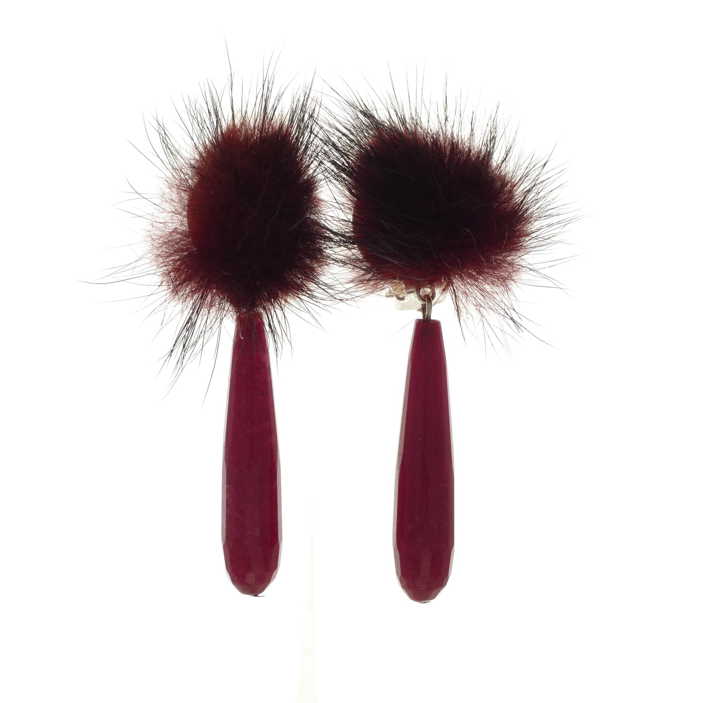 Modeschmuck Elegante Ohrclips Mit Rubin Jade, Fell Bommel in Rot Wein Farbe