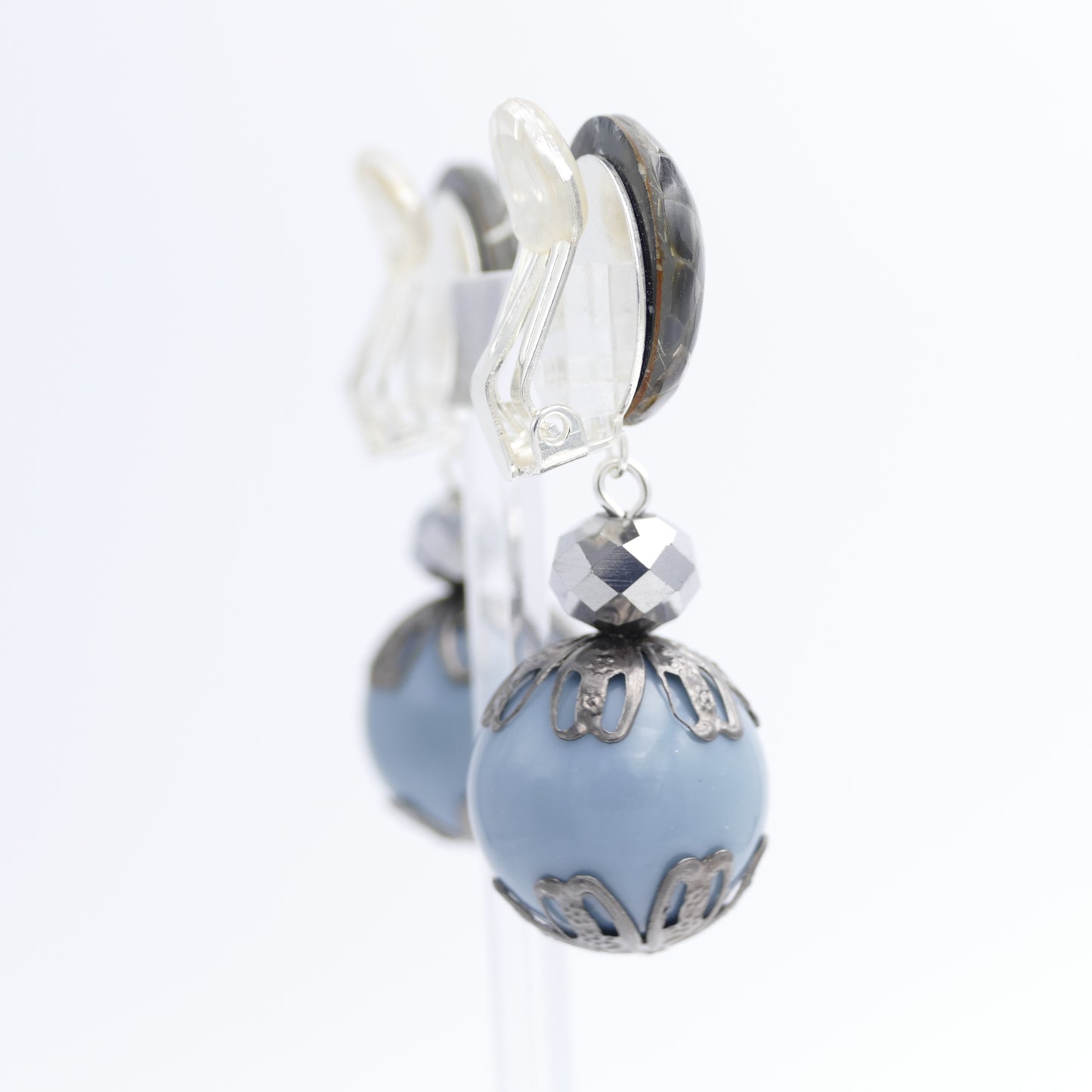 Ohrschmuck Clips Ama in Blau & Grau Farbe