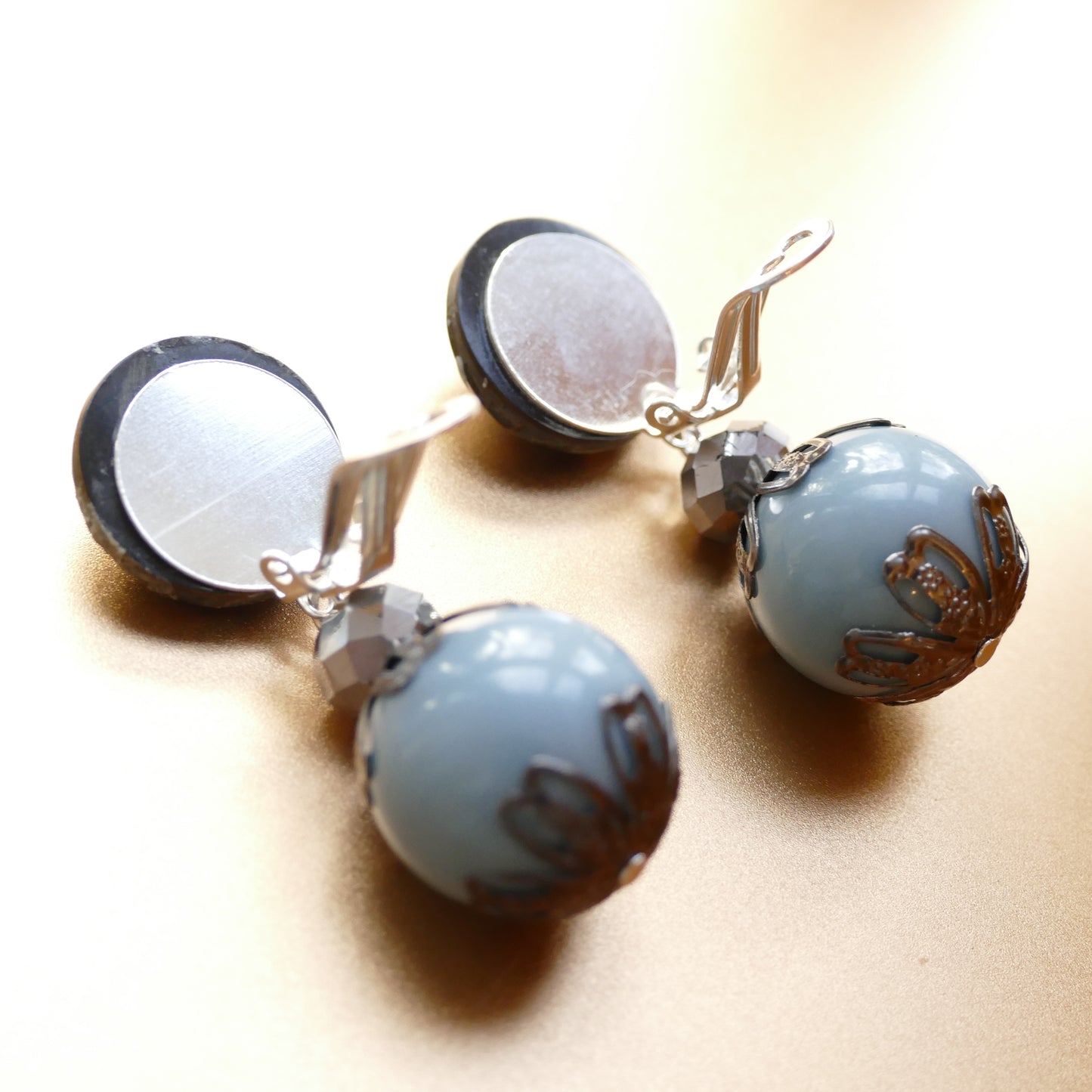 Ohrschmuck Clips Ama in Blau & Grau Farbe