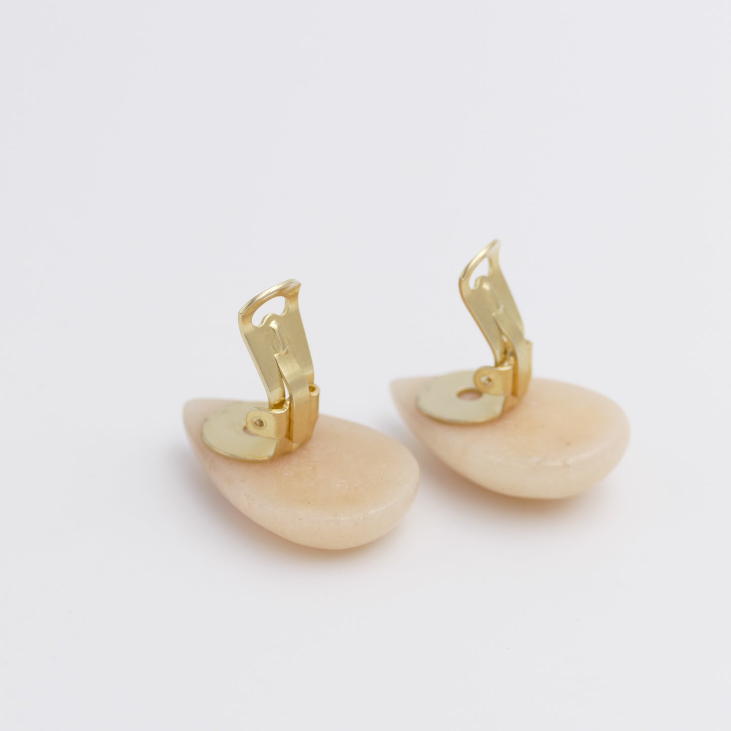 Jade Ohrringe Ohrclips in Beige Farbe