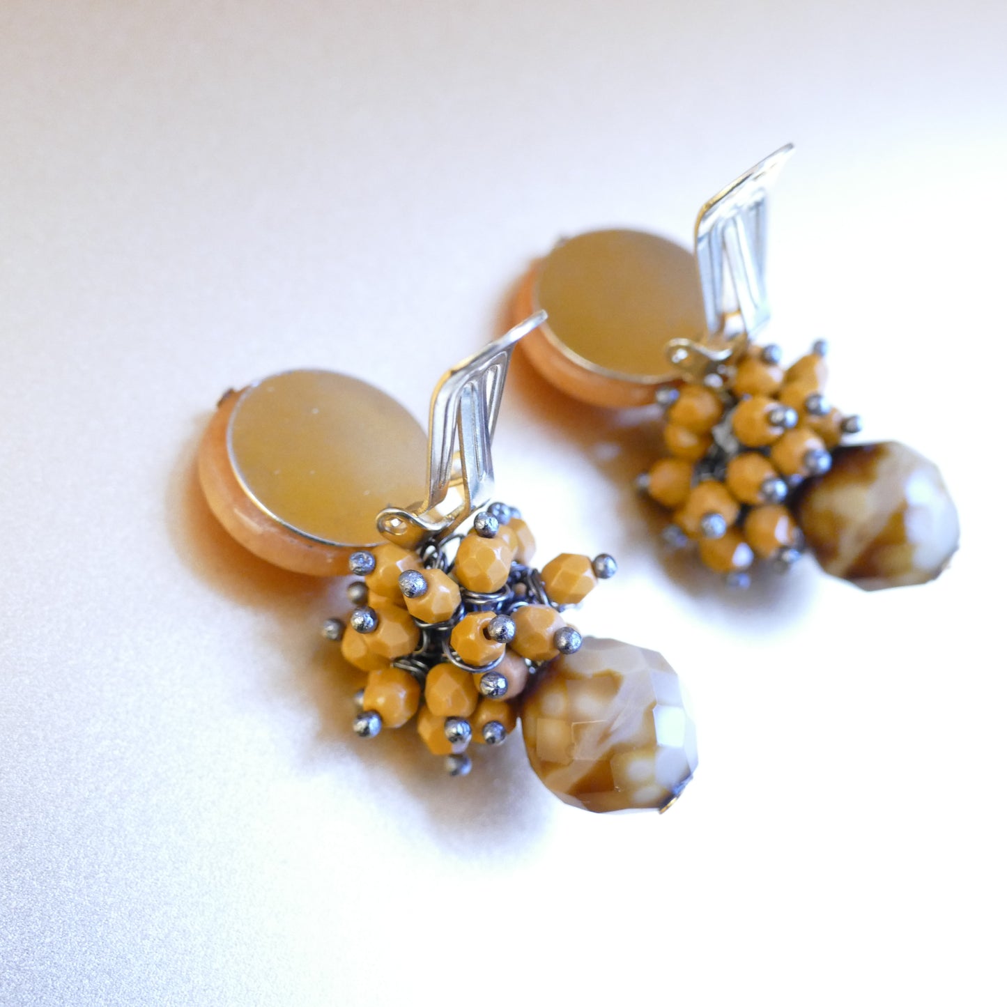 Jandira Ohrclips Orange Jade Mit Braune Perle