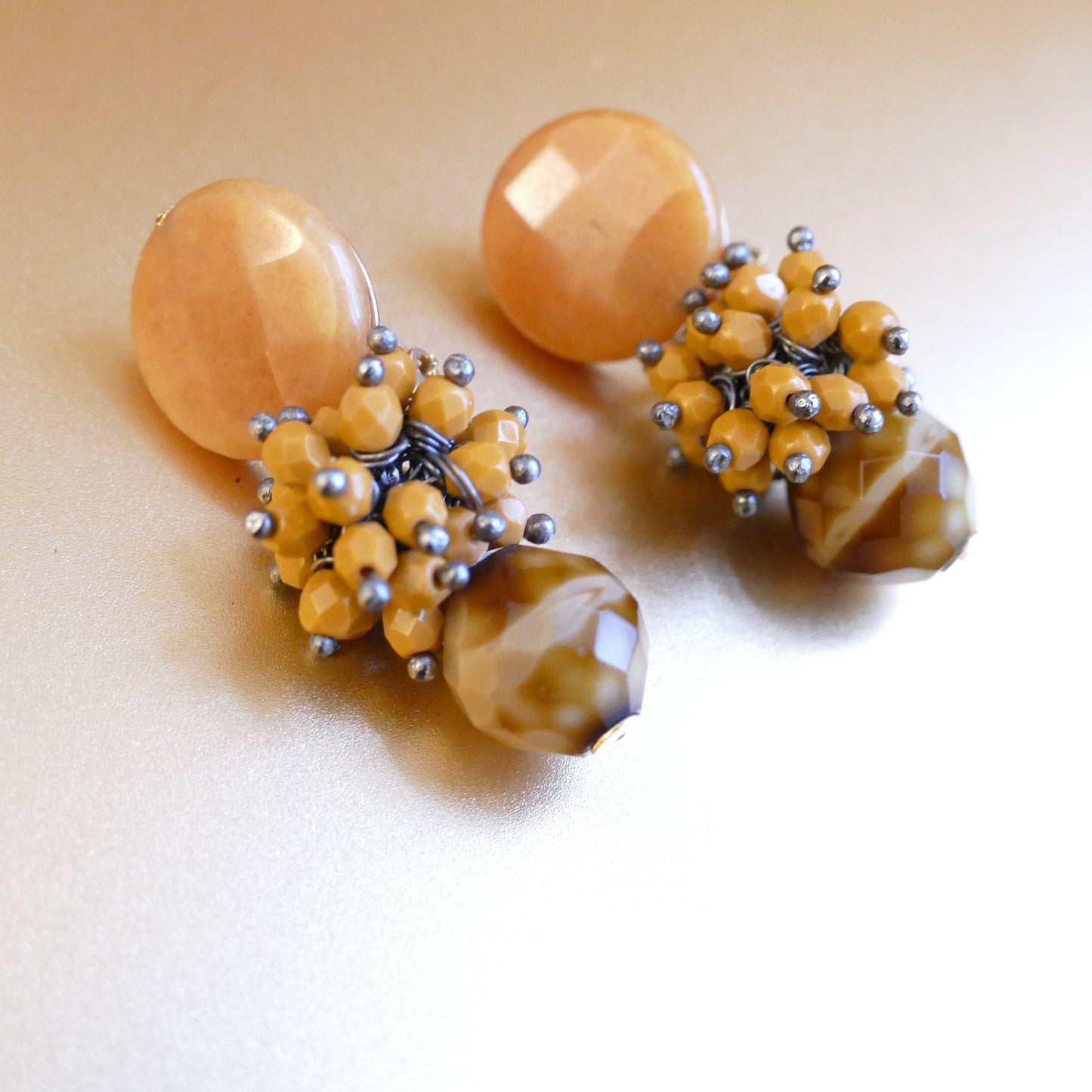 Jandira Ohrclips Orange Jade Mit Braune Perle