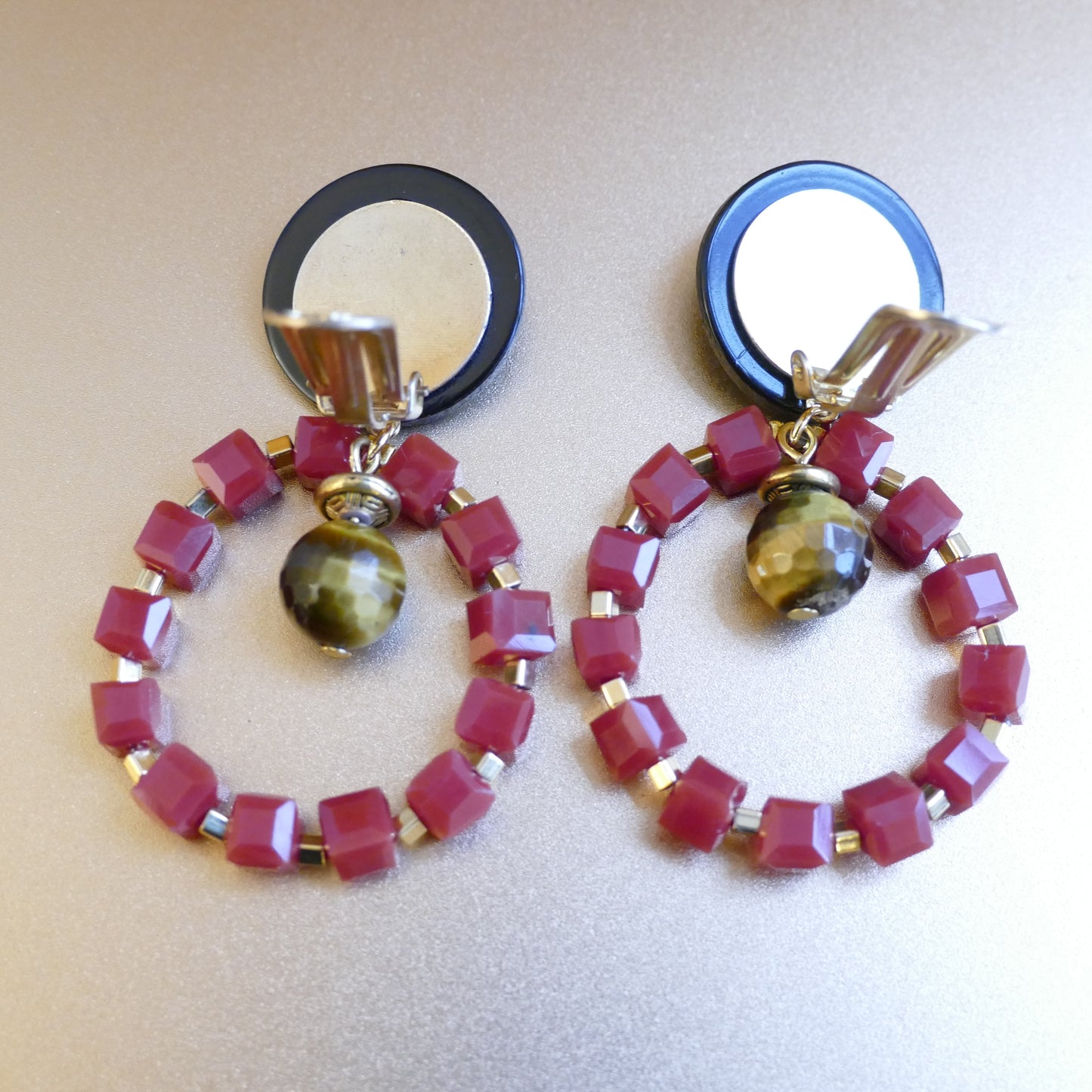 Leoni Ohrclips Creolen Mit Rot Glasperlen Und Tigerauge