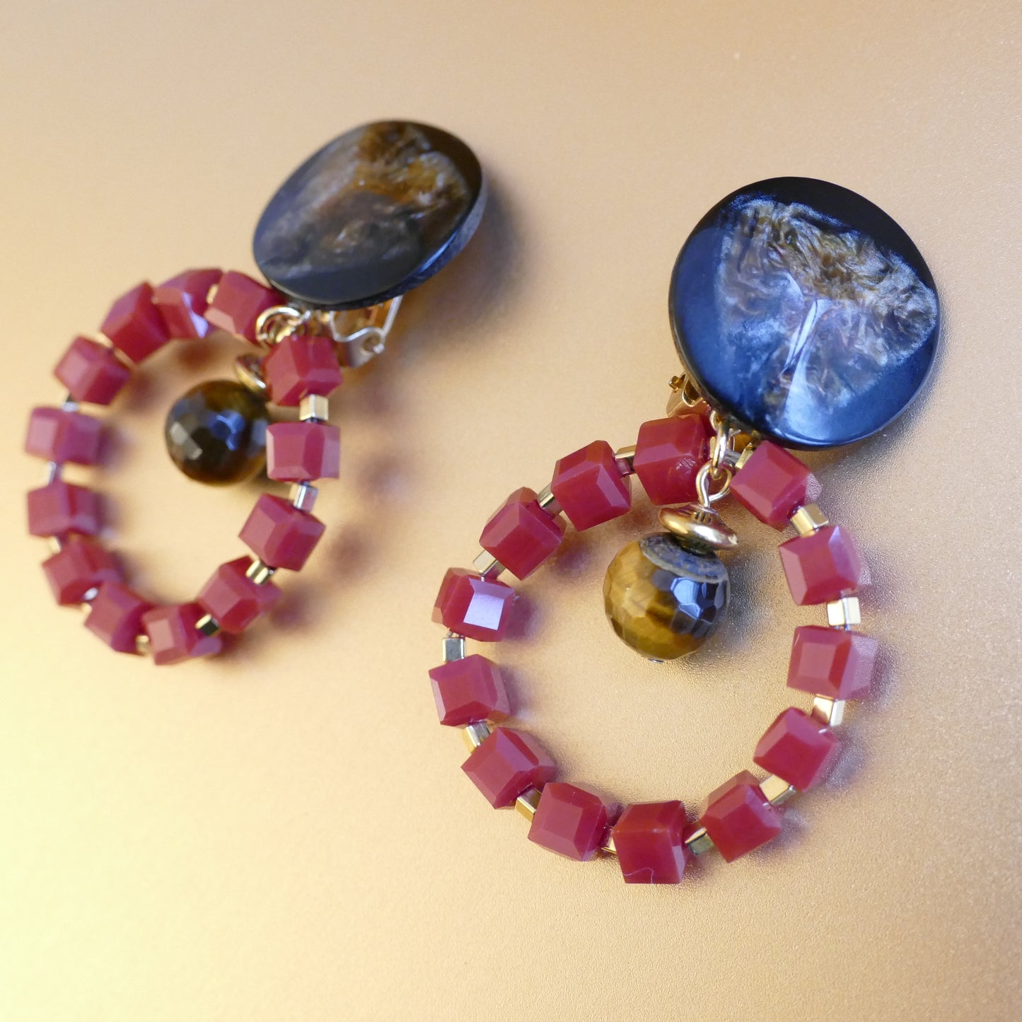 Leoni Ohrclips Creolen Mit Rot Glasperlen Und Tigerauge