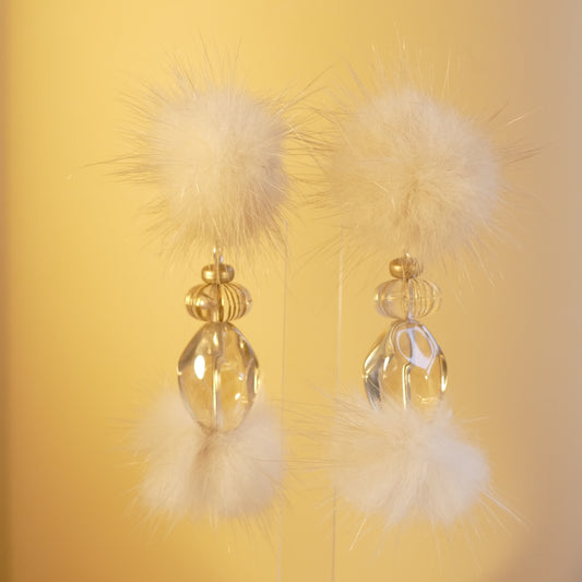 Lang Ohrringe Ohrclips Klar Perlen Mit Fell-Pelz in Hell Creme Farbe