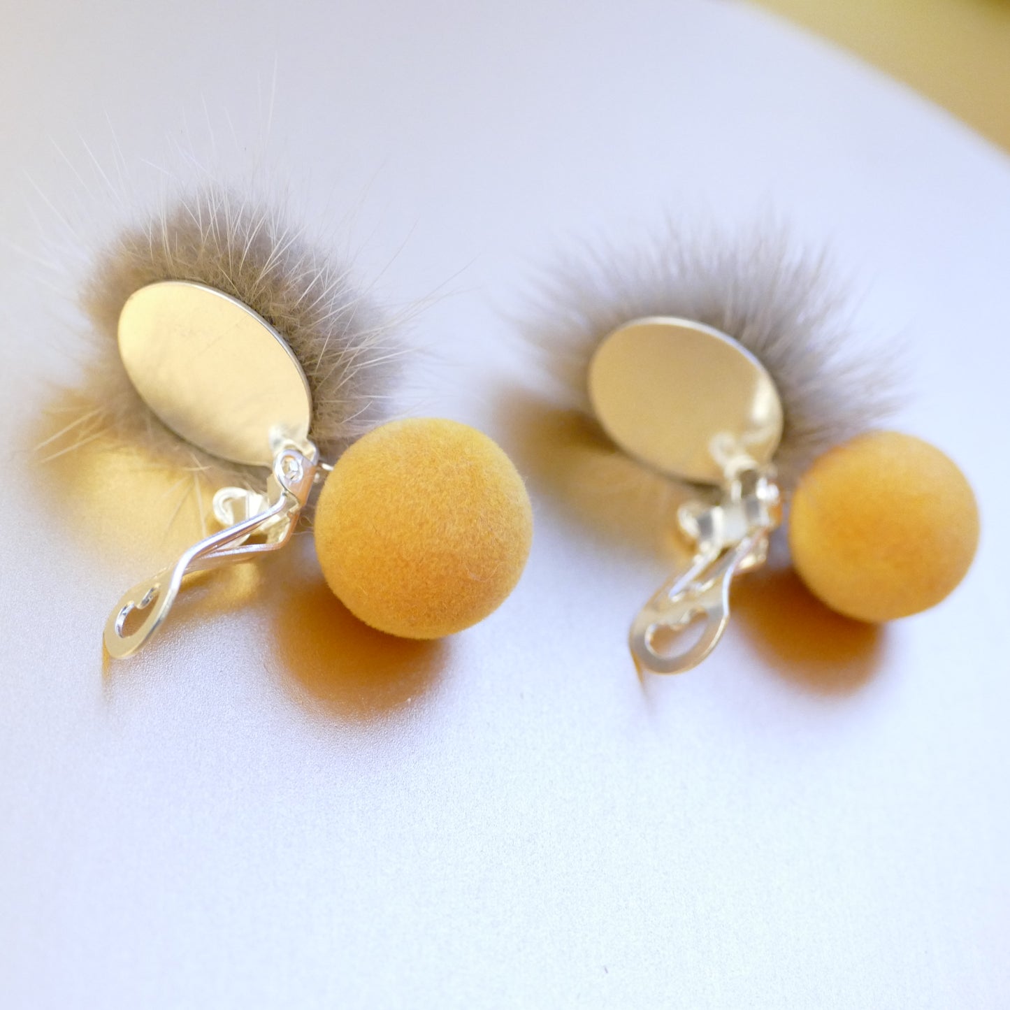 Ohrringe Fell-Pelz Ohrclips Versilbert Mit Rot, Beige Bommel Fell