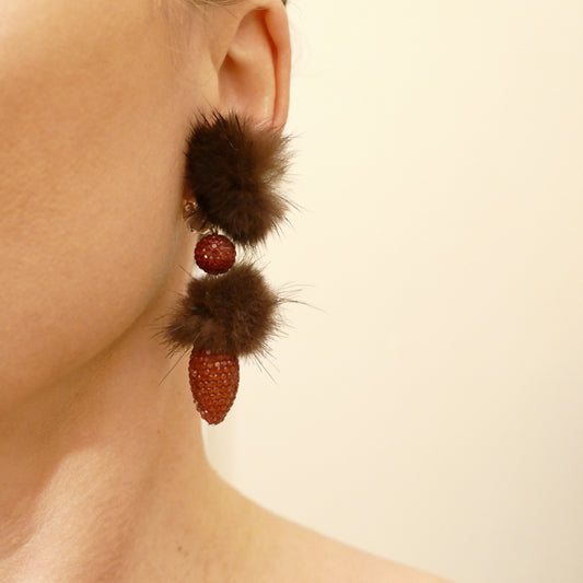 Ohrringe Rot Perle Mit Braun Fell-Pelz Bommel