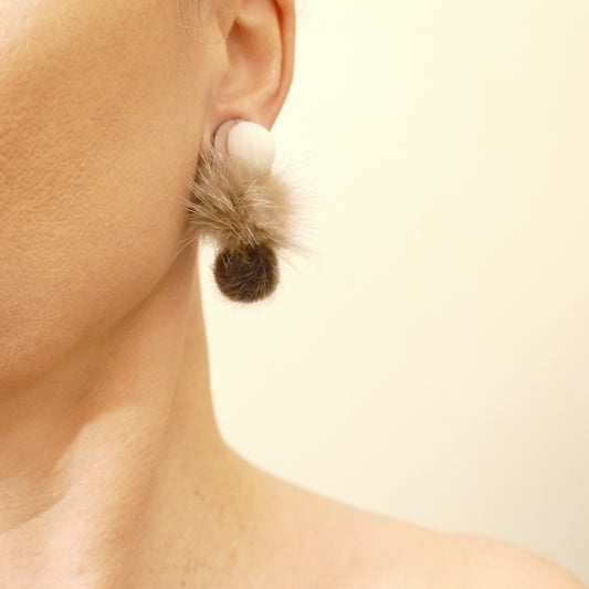 Ohrringe Ohrclips Vergoldet Mit Grüne Bommel Beige Fell Pelz