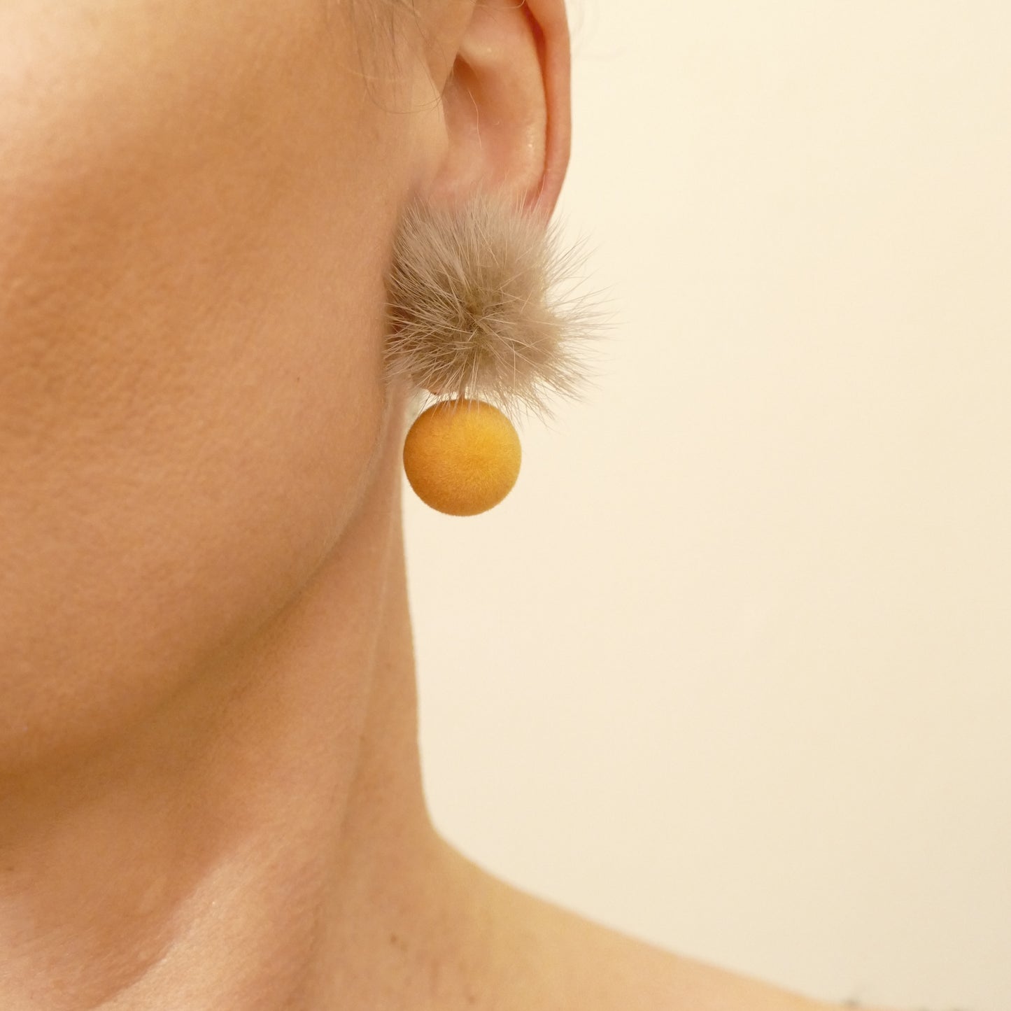 Ohrringe Fell-Pelz Ohrclips Versilbert Mit Rot, Beige Bommel Fell
