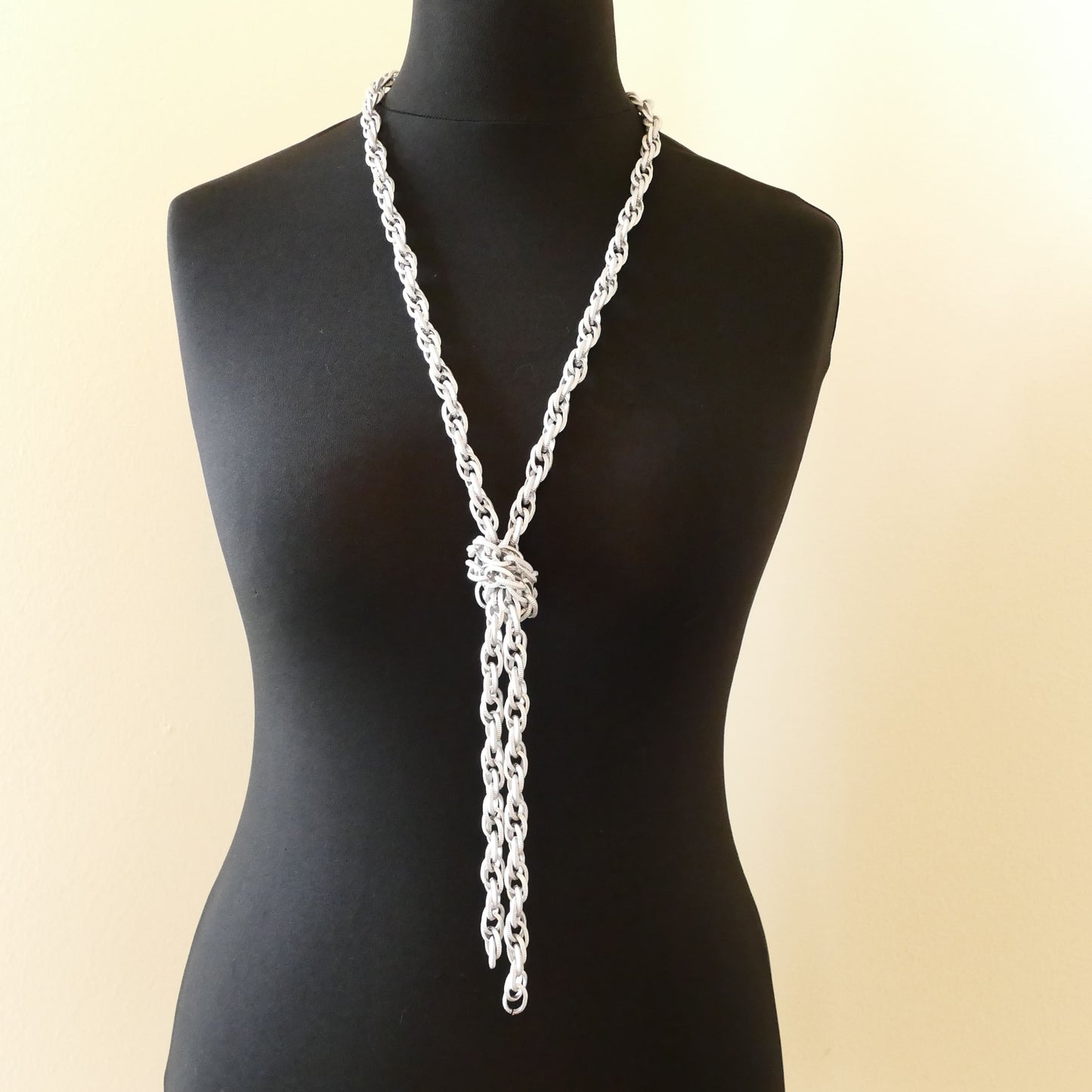 Lange Knoten Kette Aus Silber Matt