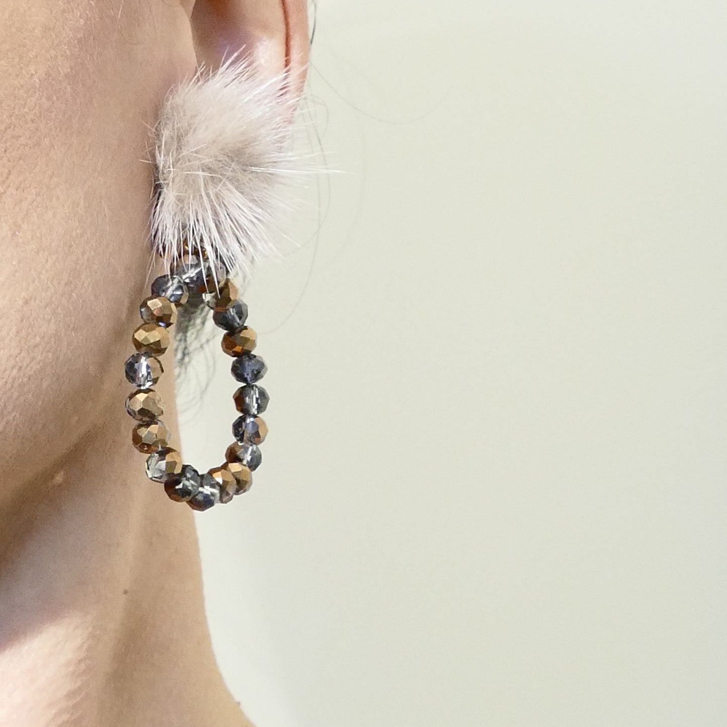 Modeschmuck Ohrclips Creolen Fell Bommel