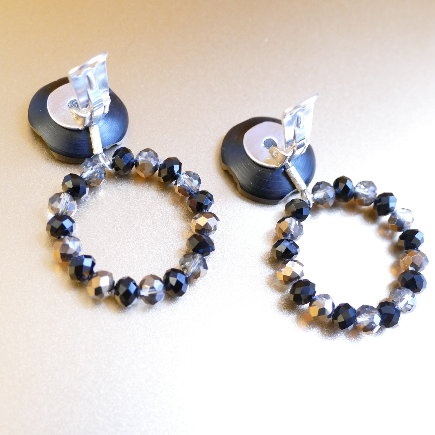 Lidia Ohrringe Ohrclips Schwarz Blume Perle