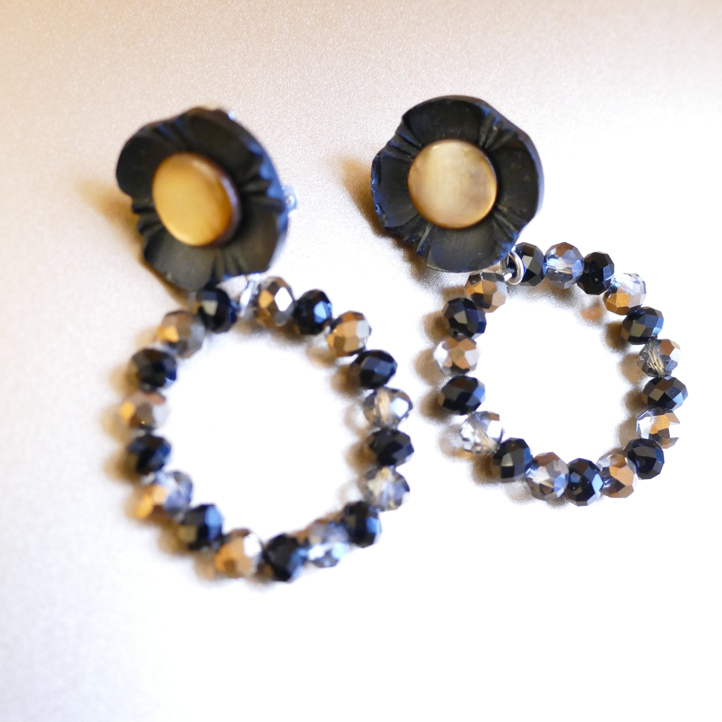 Lidia Ohrringe Ohrclips Schwarz Blume Perle