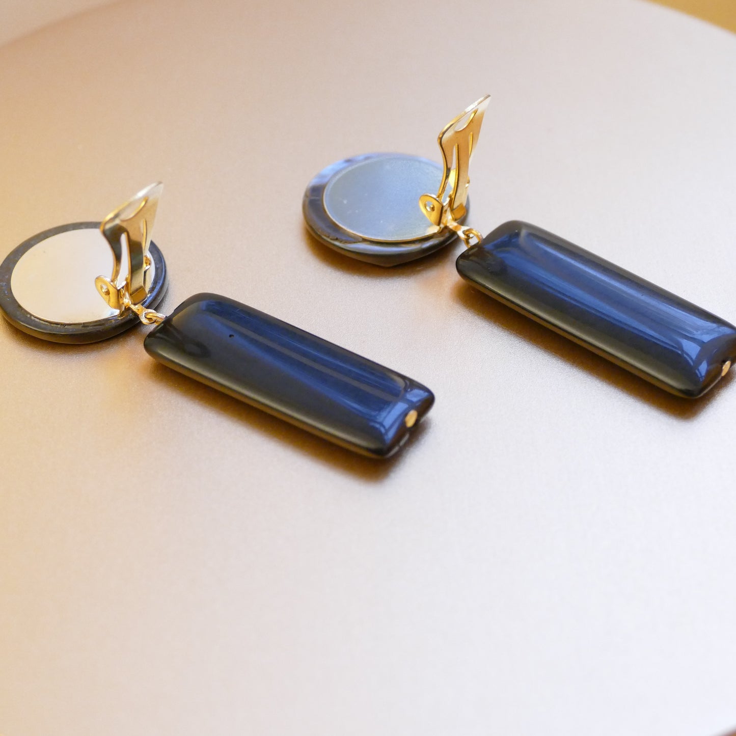 Ohrringe Ohrclips Perlmutt In Grau Farbe Mit Schwarz Onyx Stein