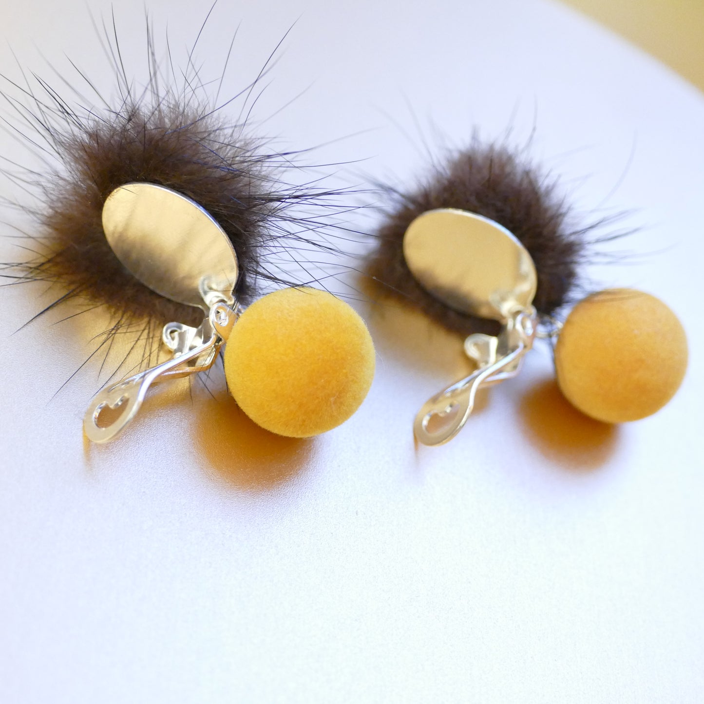 Fell Pelz Ohrclips Pedrita , Leicht Ohrring Mit Orange, Gelbe, Braun Bommel