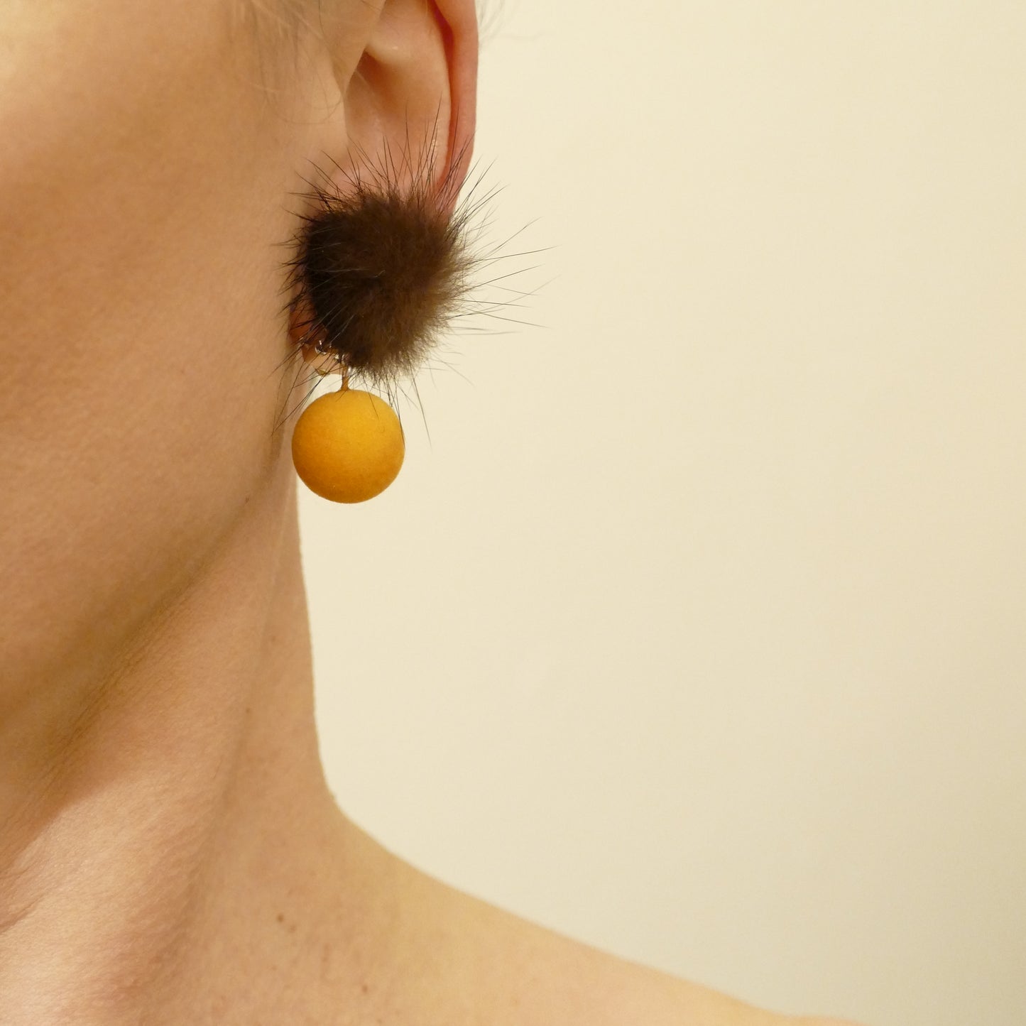 Fell Pelz Ohrclips Pedrita , Leicht Ohrring Mit Orange, Gelbe, Braun Bommel
