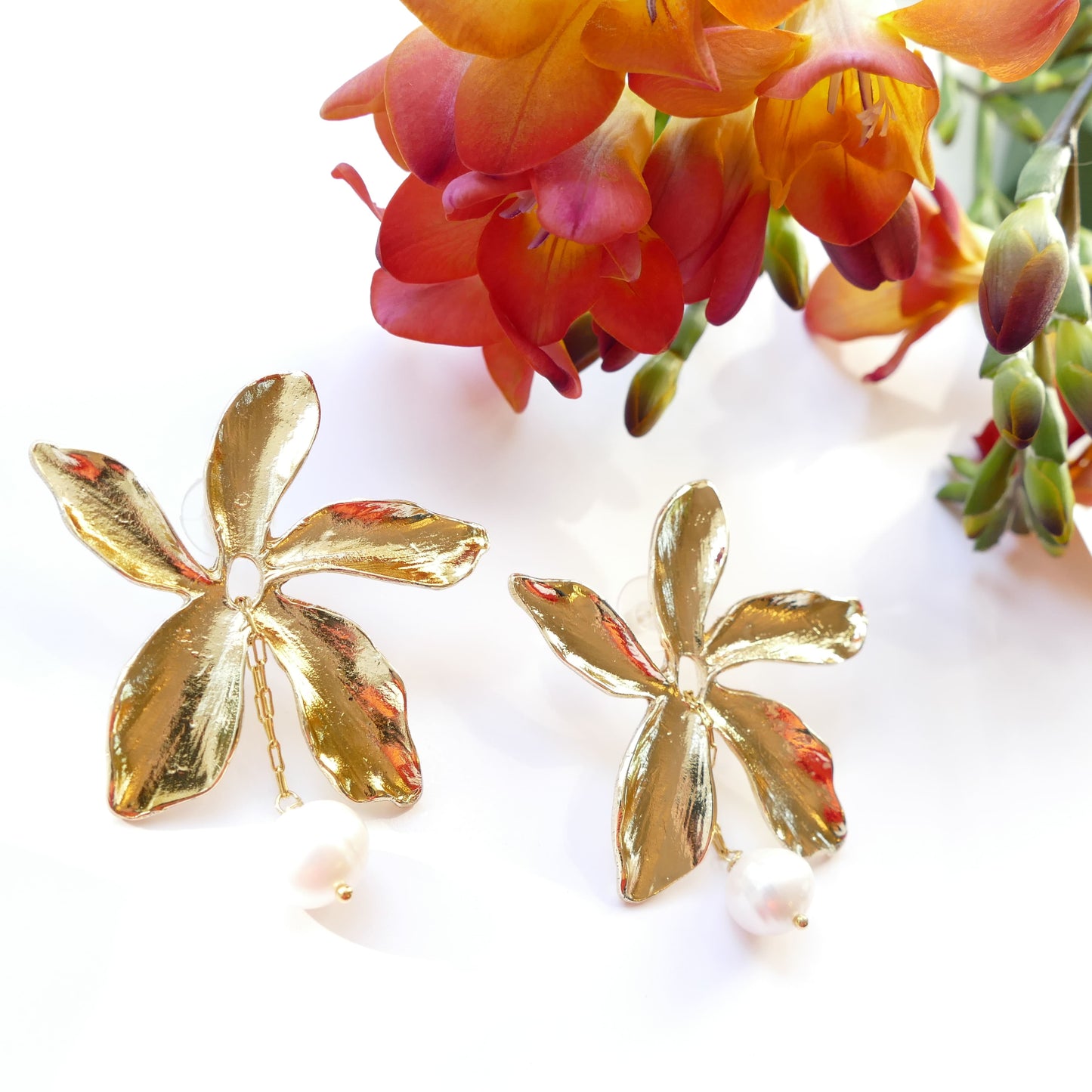 Liula Ohrringe Goldenen Blume mit Perle