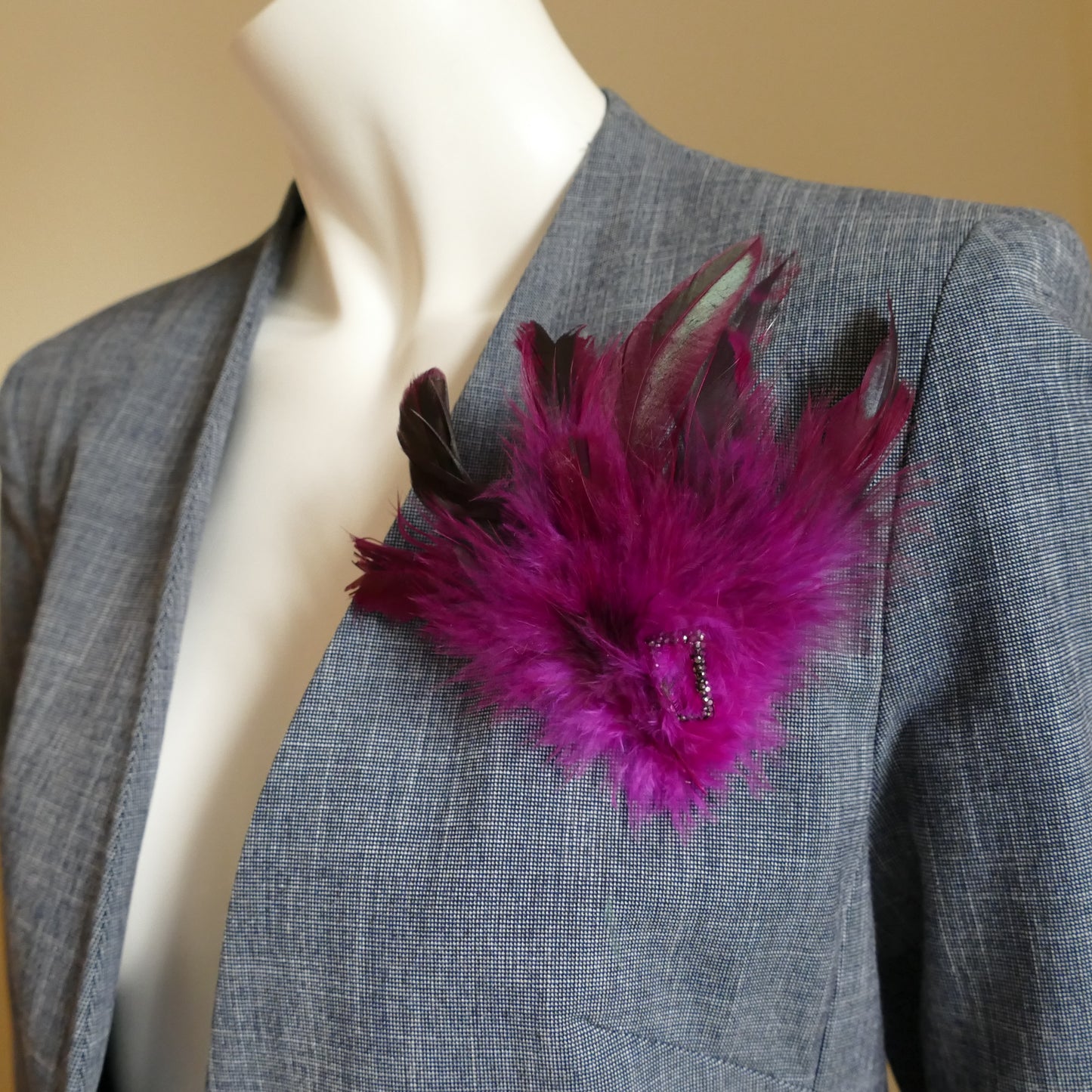 Brosche aus Federn Florinda