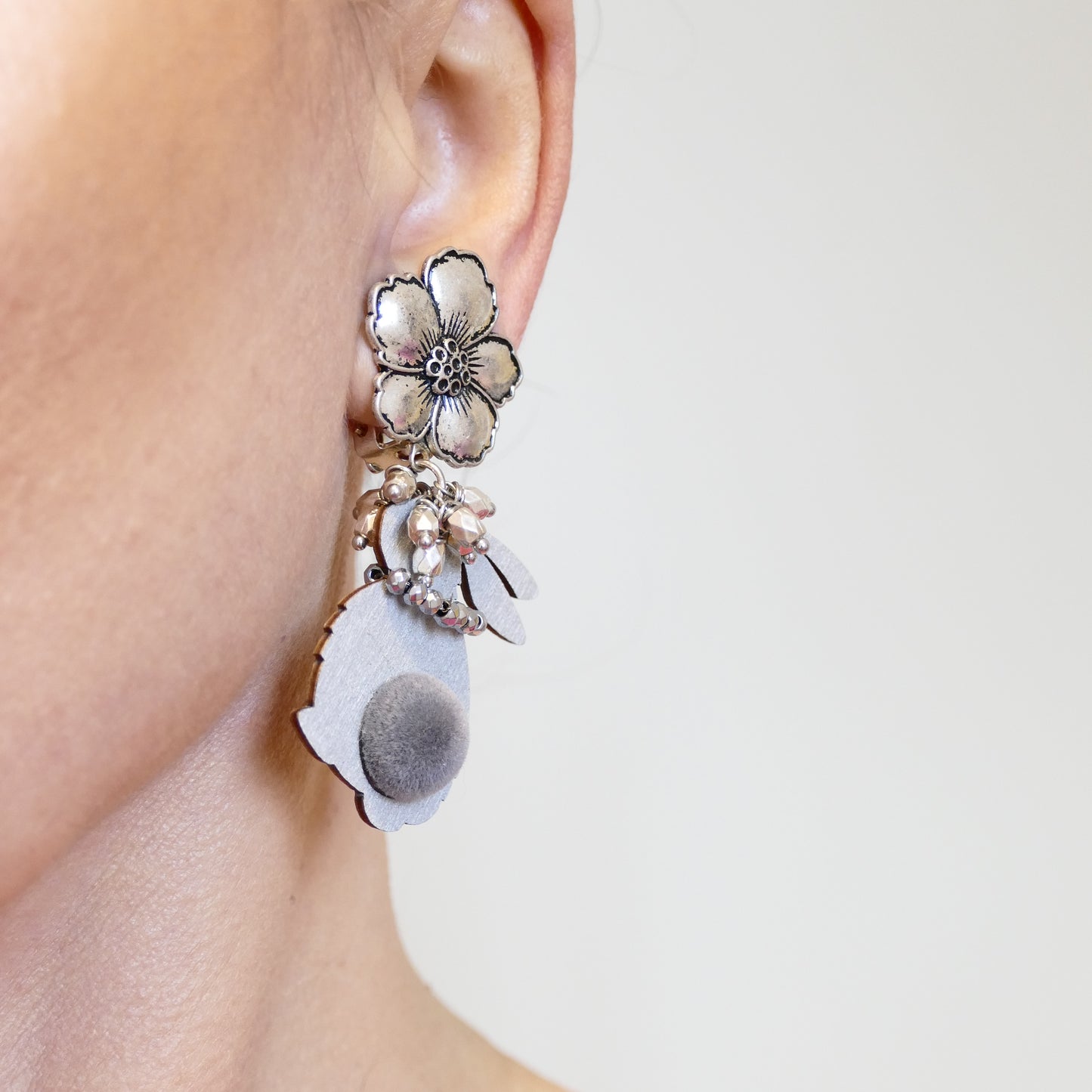 Lili Grau Fell Ohrclips