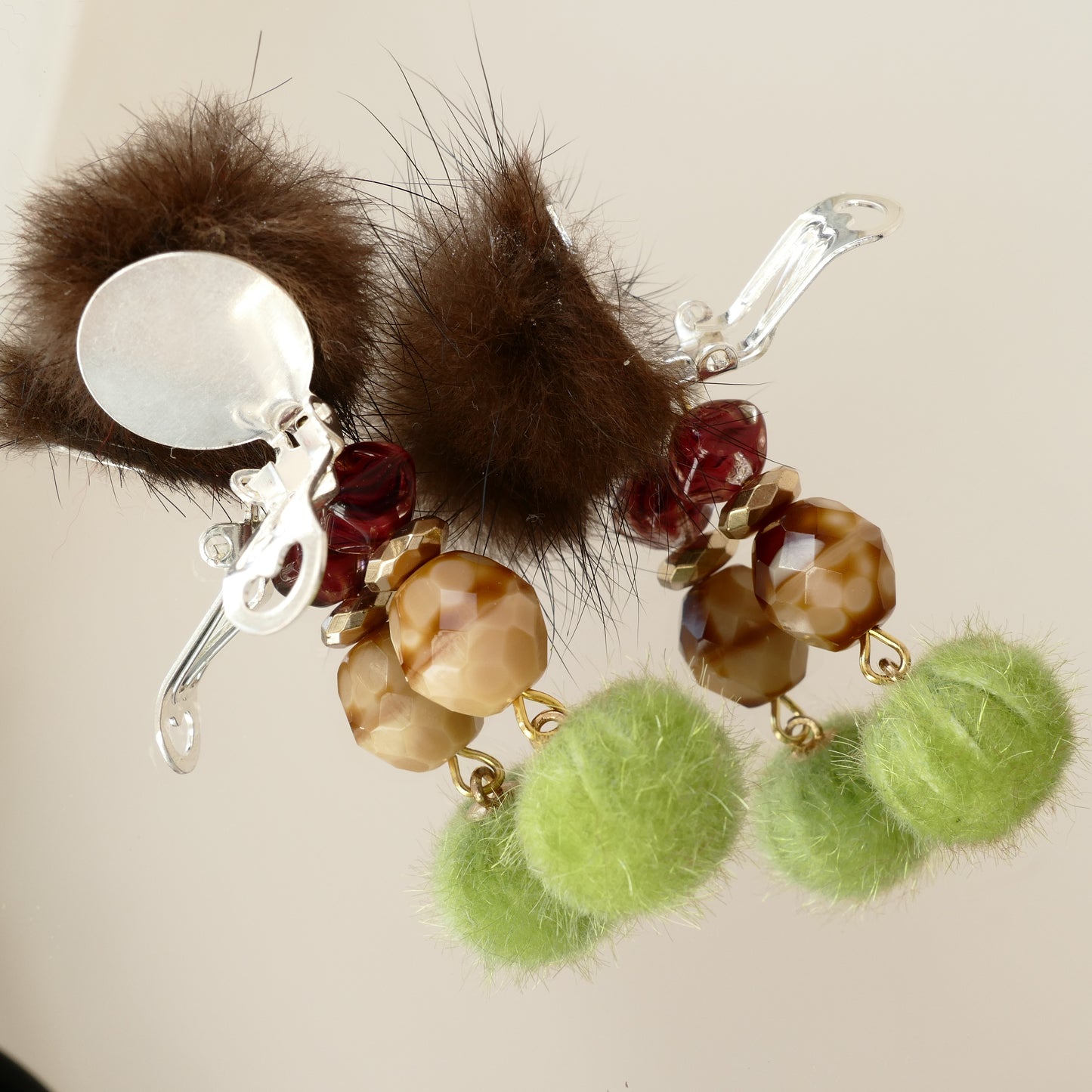 Julie Ohrclips Grüne Fell