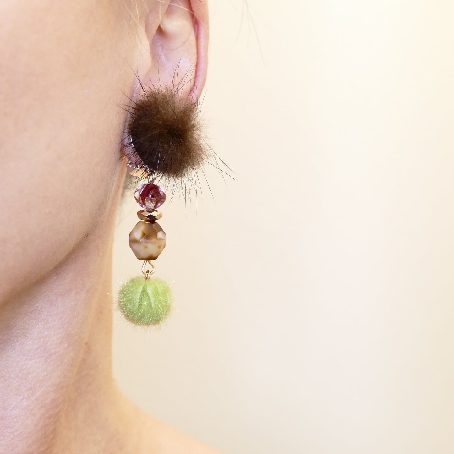 Julie Ohrclips Grüne Fell