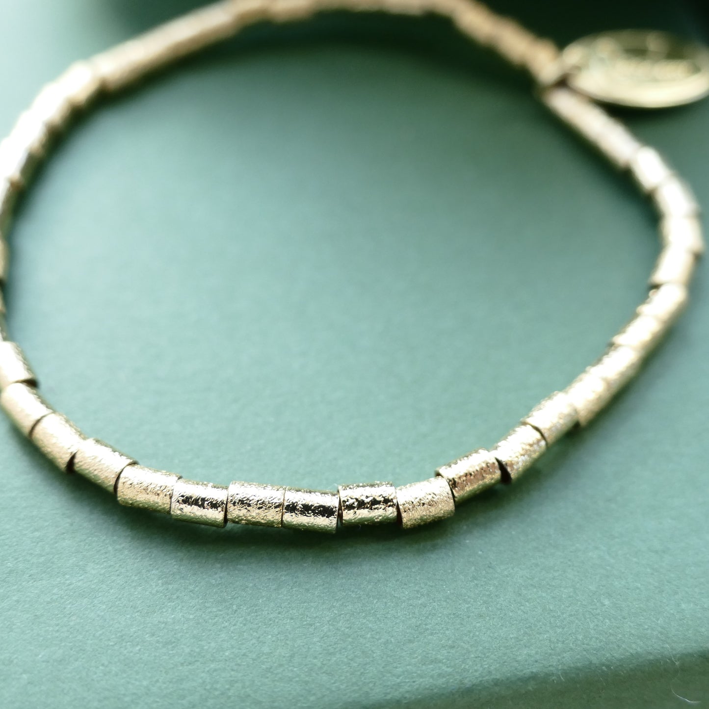 Guile Gold Armband