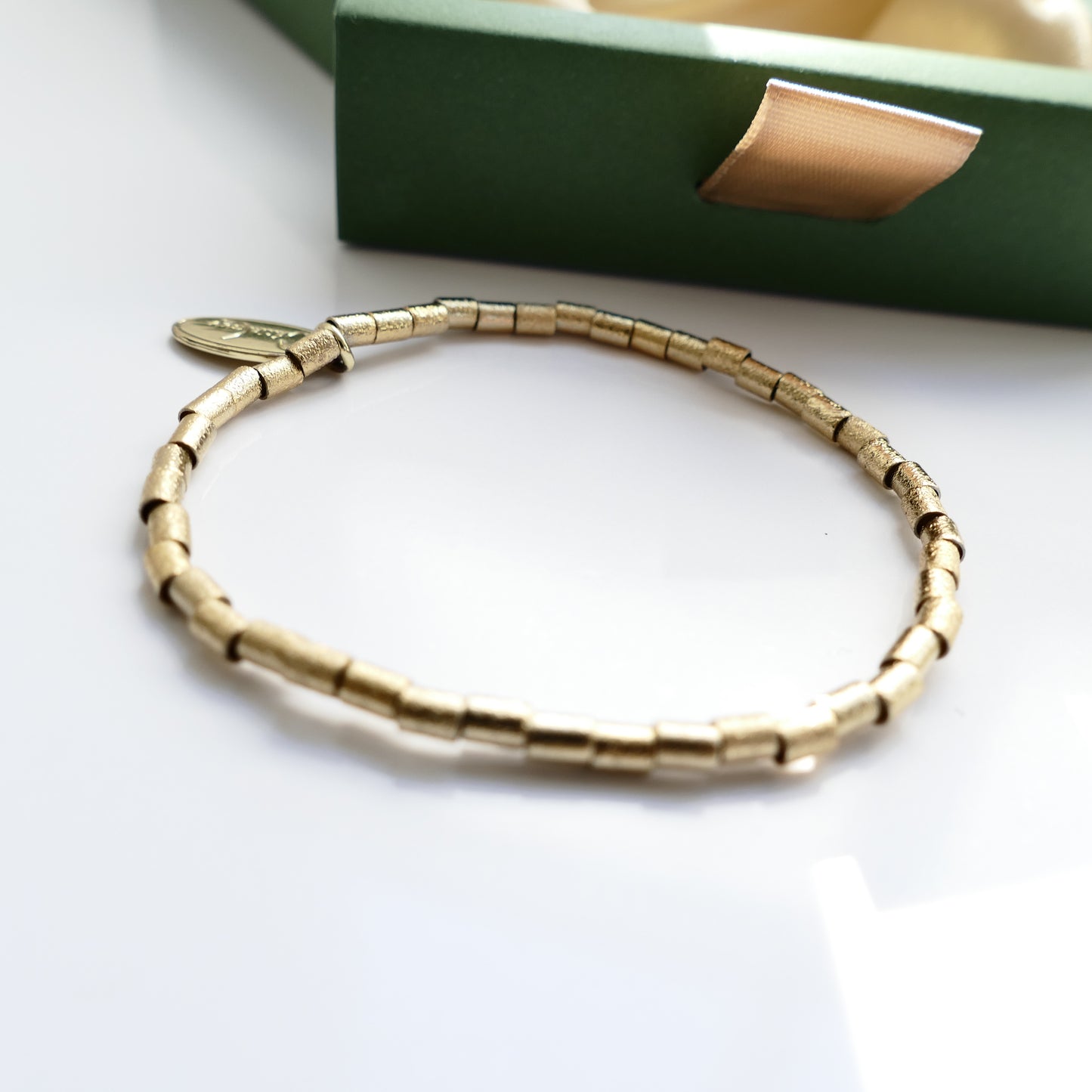 Guile Gold Armband