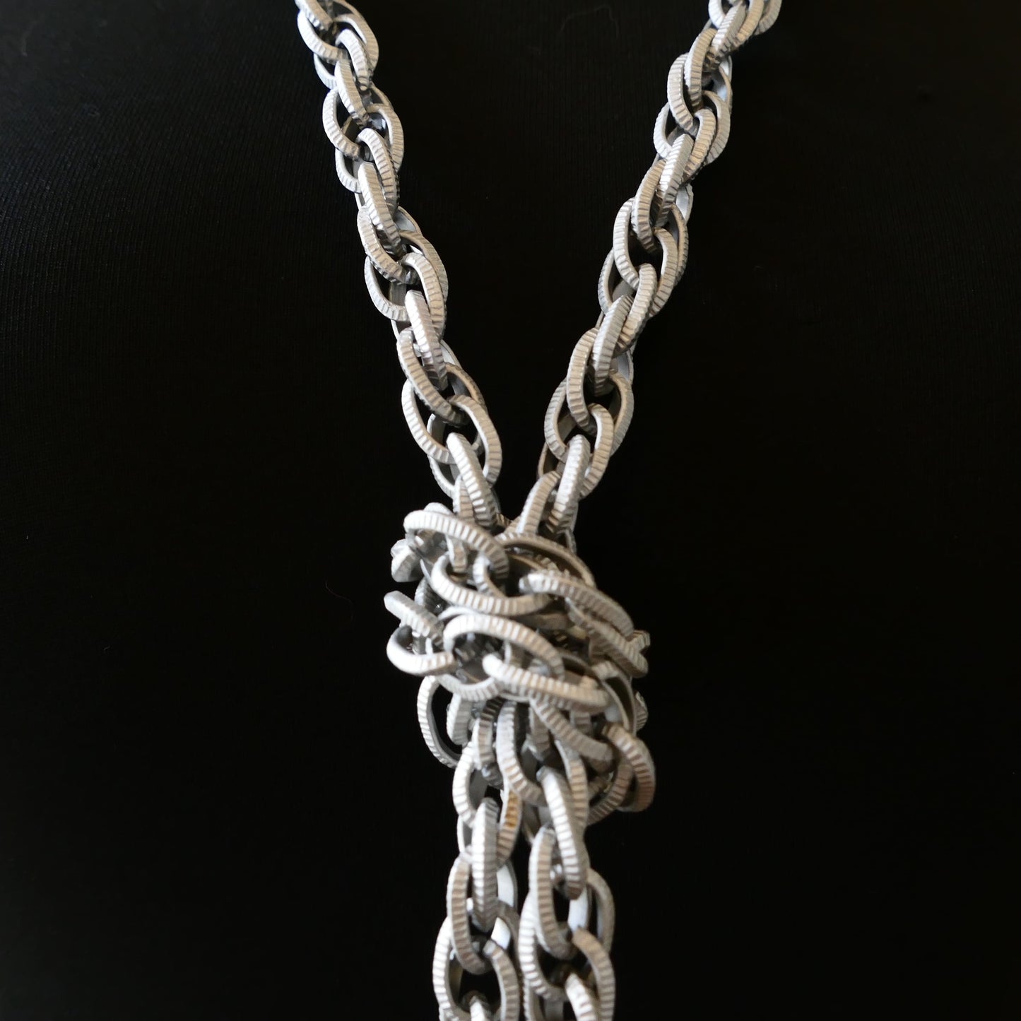 Lange Knoten Kette Aus Silber Matt