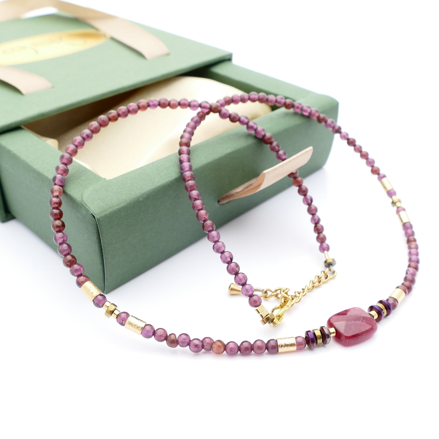 Rubiana Kette Mit Rot Rubin Jade Und Gold Vergoldetem Matt Perle