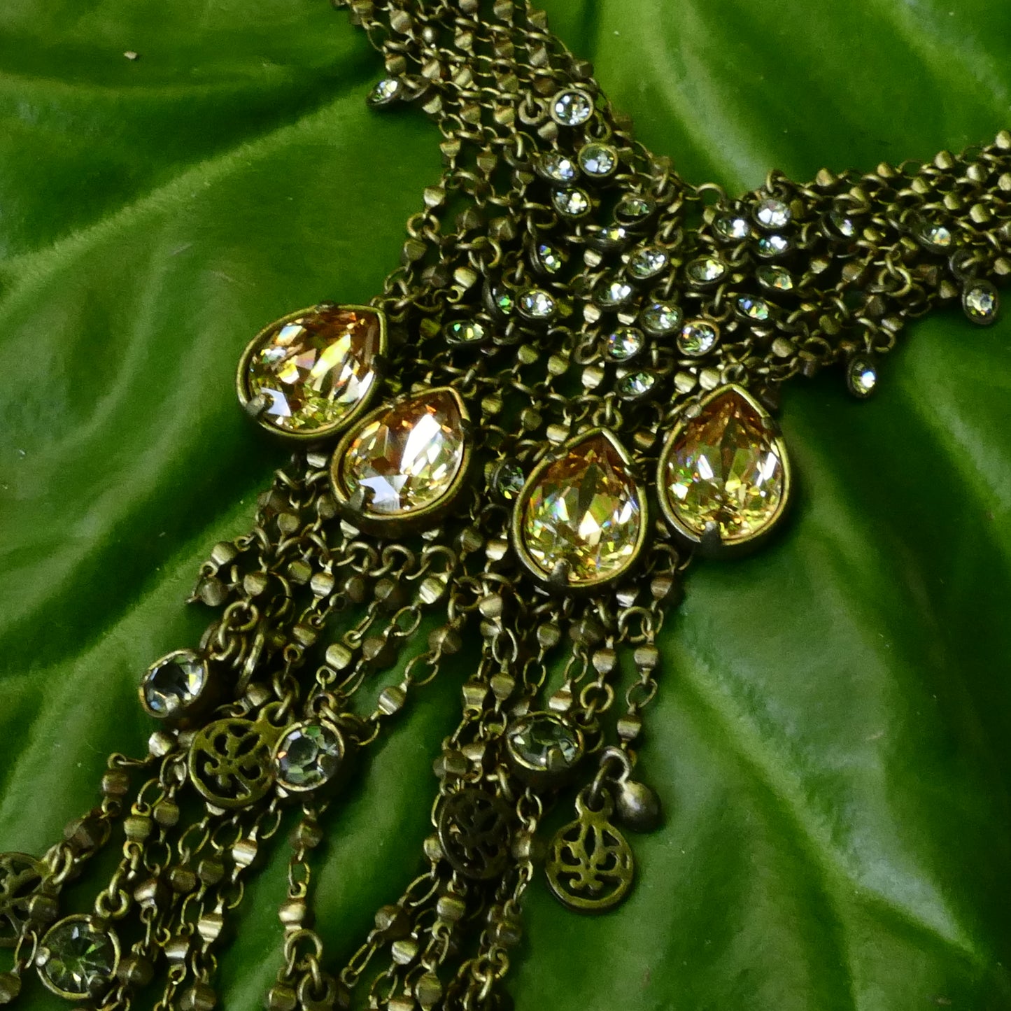 Jaandara Bronze Kette mit Swarovski Kristall