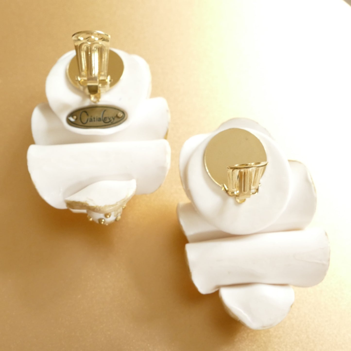 Coralina Contemporary Design Ohrclips Mit Weiß Und Gold Matt Art