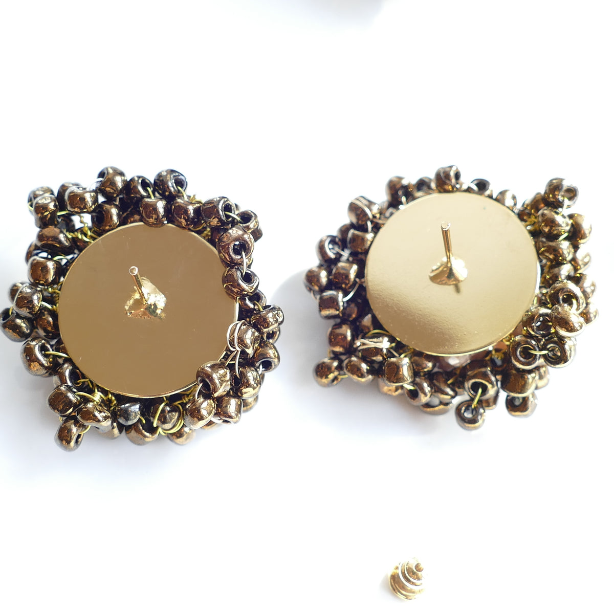 Winter Flower Ohrringe Gold Bronze Mit Rot & Braunen Perle