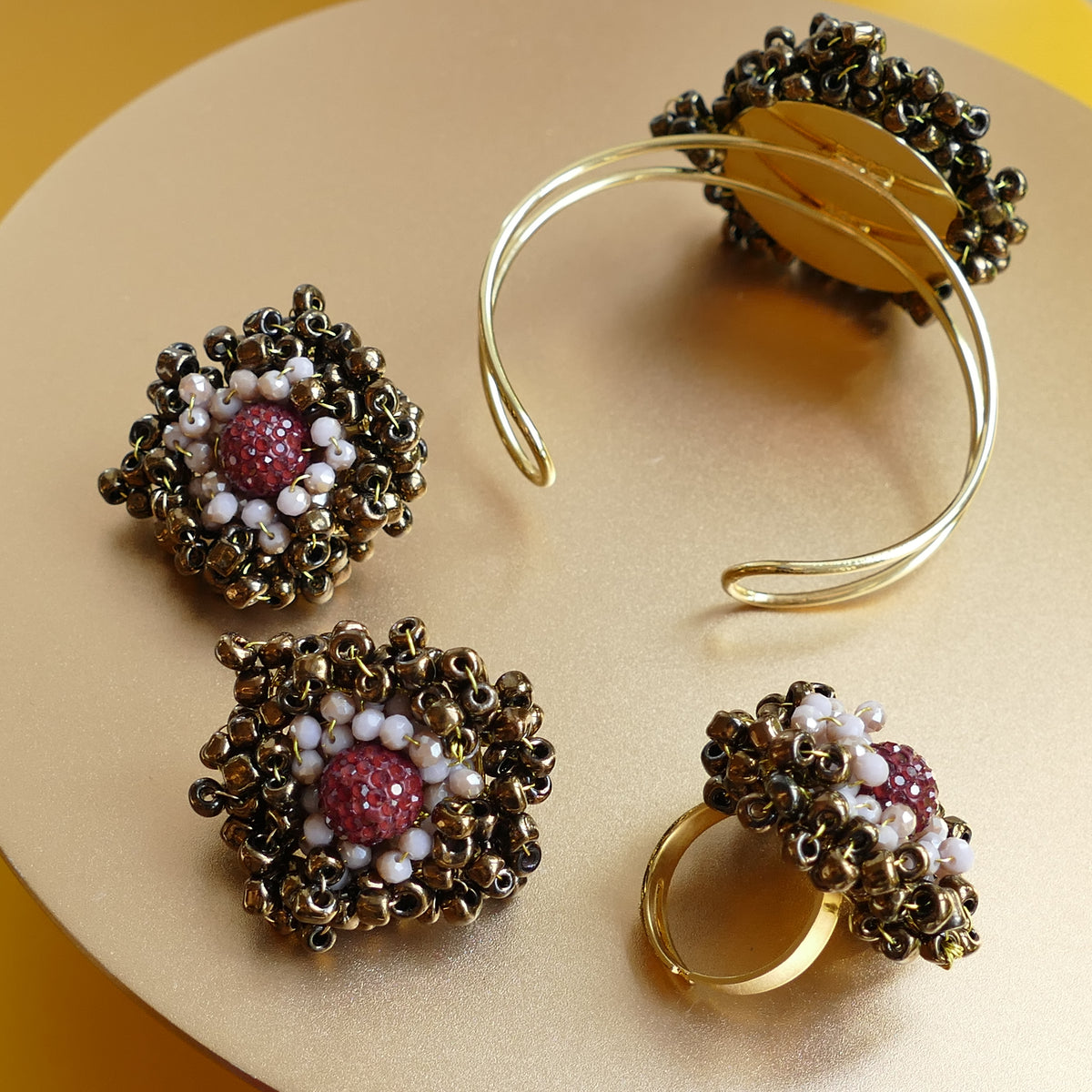 Set Winter Flower Goldenen Armreif Mit Ohrringe Und Ring Blume
