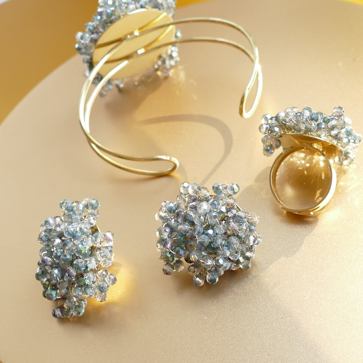 Set Winter Flower Goldenen Armreif Mit Ohrringe Und Ring Blume