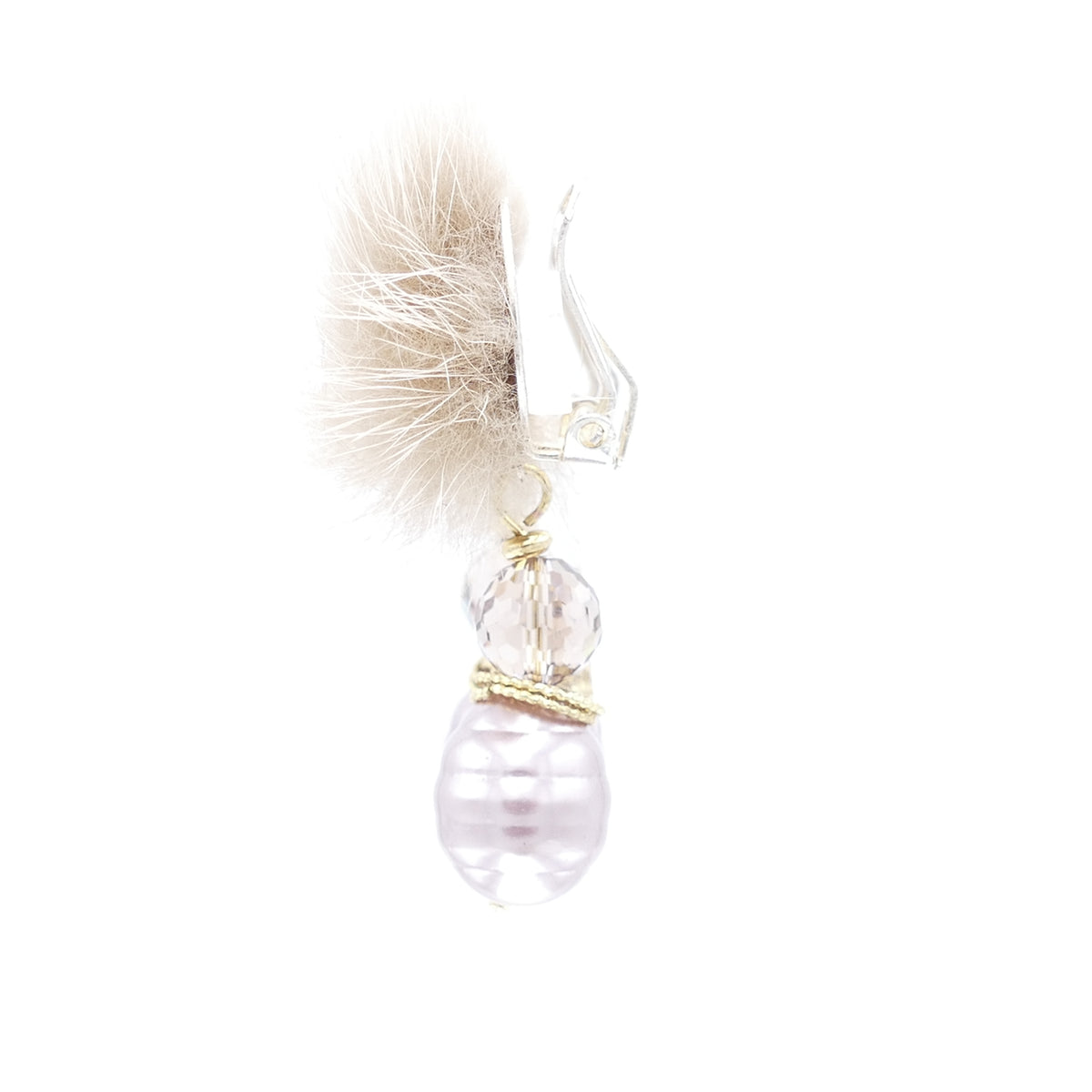 Rose Perle Ohrclips Mit Fell Pelz Bommel In Beige Farbe Und Goldenen Element