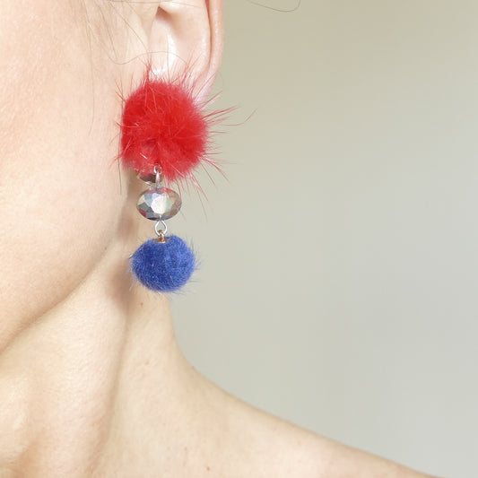 Ohrclips Lina Fell Pelz Bommel Rot Mit Blau Farbe