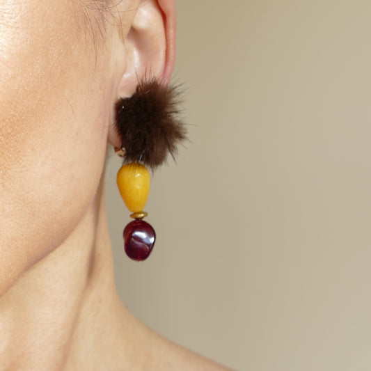Petra Ohrclips in Braun Fell Pelz Mit Gelbe Jade Stein Und rot-Wein Perle