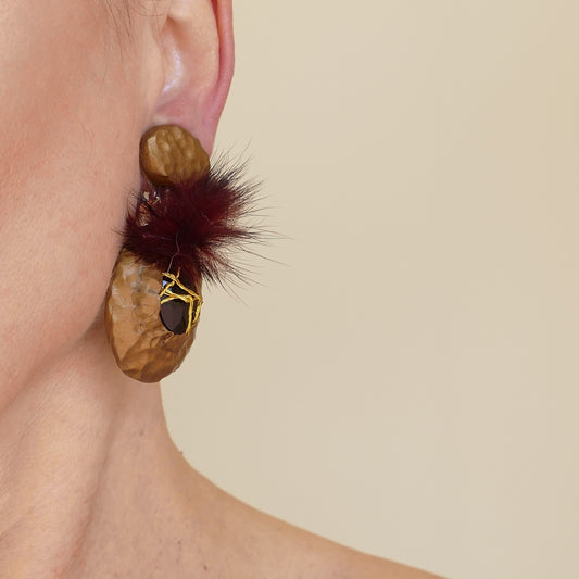 Das Erbe von Pará Ohrringe Ohrclips Gold-Bronze Farbe Mit Großer Grüne Kristall Und Braun Fell