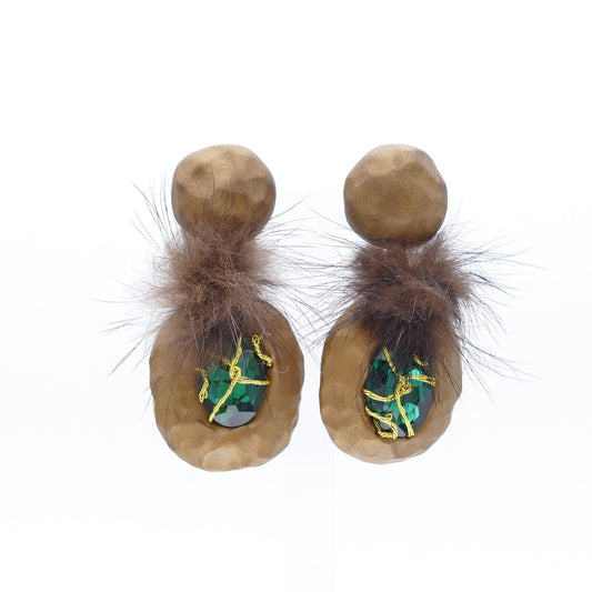 Das Erbe von Pará Ohrringe Ohrclips Gold-Bronze Farbe Mit Großer Grüne Kristall Und Braun Fell
