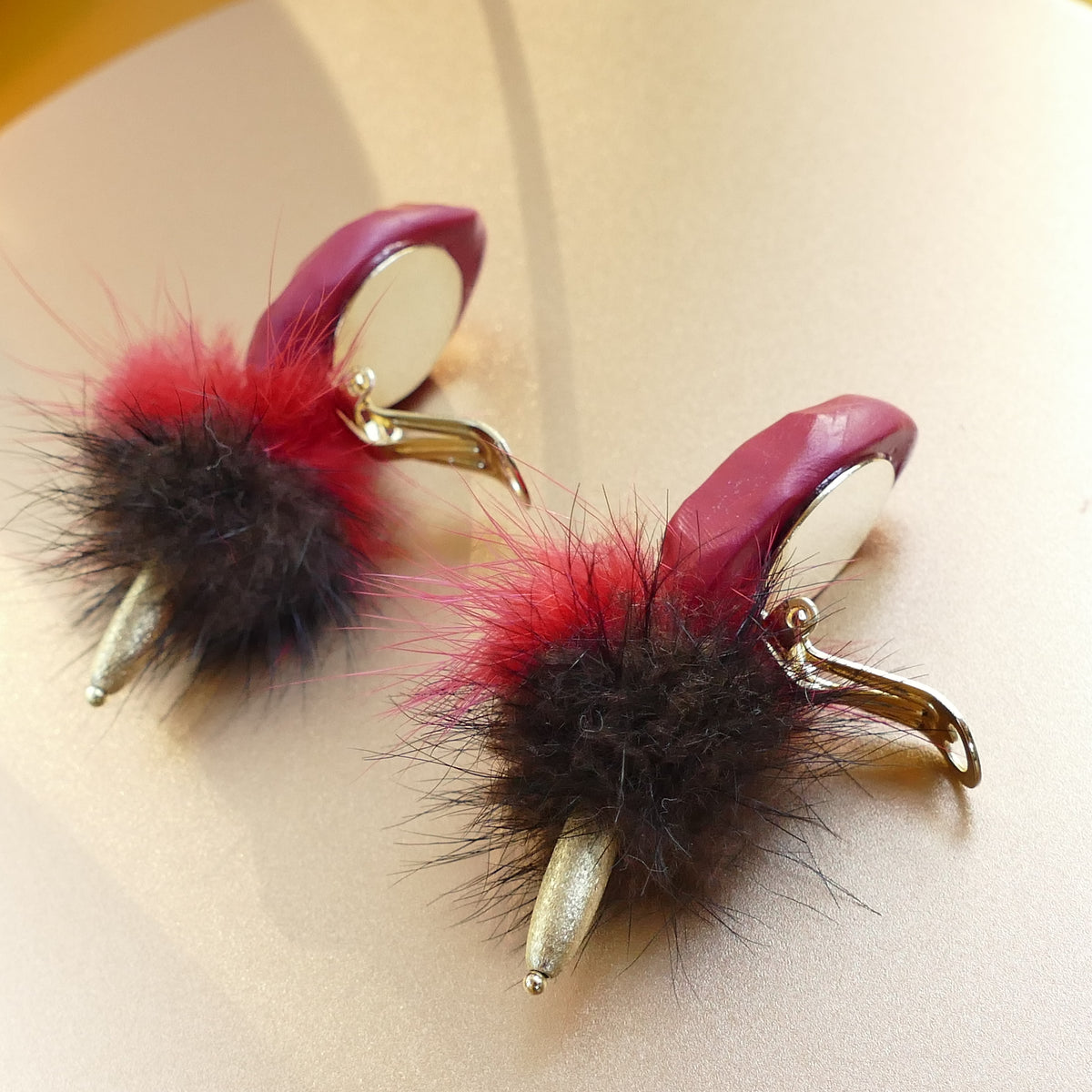 Orange Rot Ohrclips Mit Gold Vergoldete-Matt Und Braun Fell Pelz Bommel Und Rot Farbe