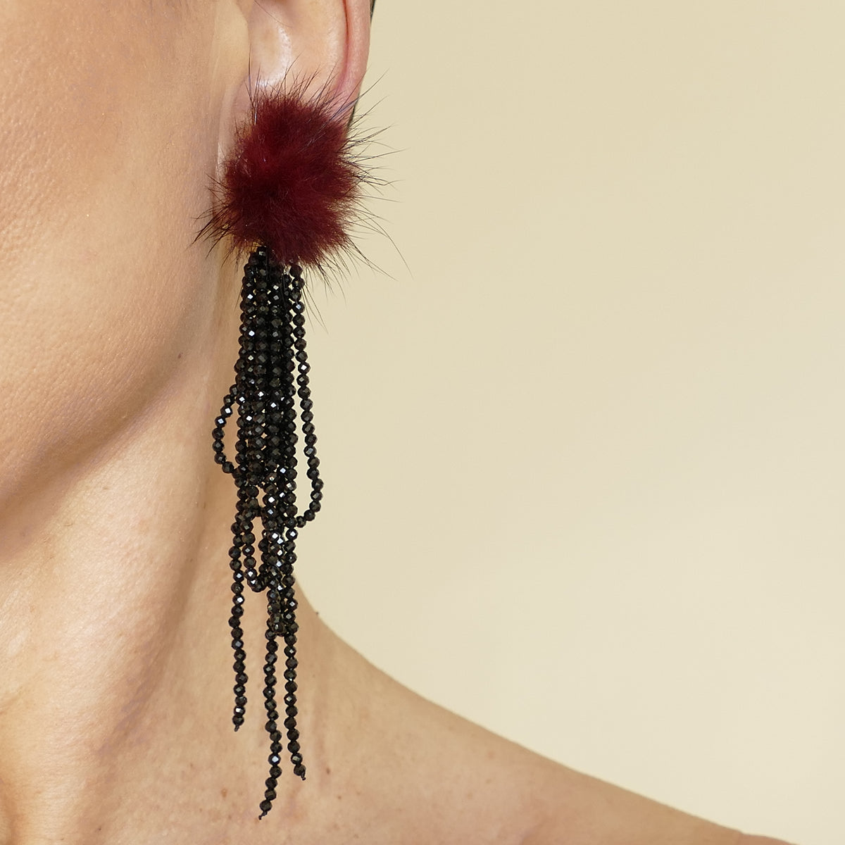 Chery Fransen Ohrclips Fell-Pelz Bommel Rot-Wein, Braun Und Beige Mit Schwarz Natürlichen Spinell Perlen