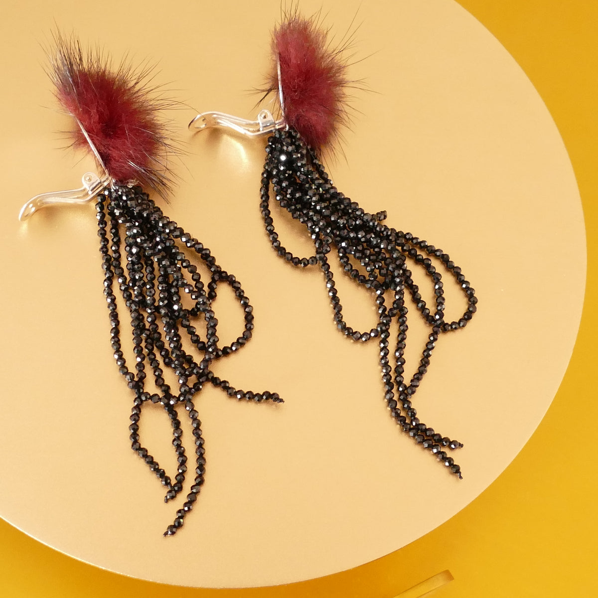 Chery Fransen Ohrclips Fell-Pelz Bommel Rot-Wein, Braun Und Beige Mit Schwarz Natürlichen Spinell Perlen