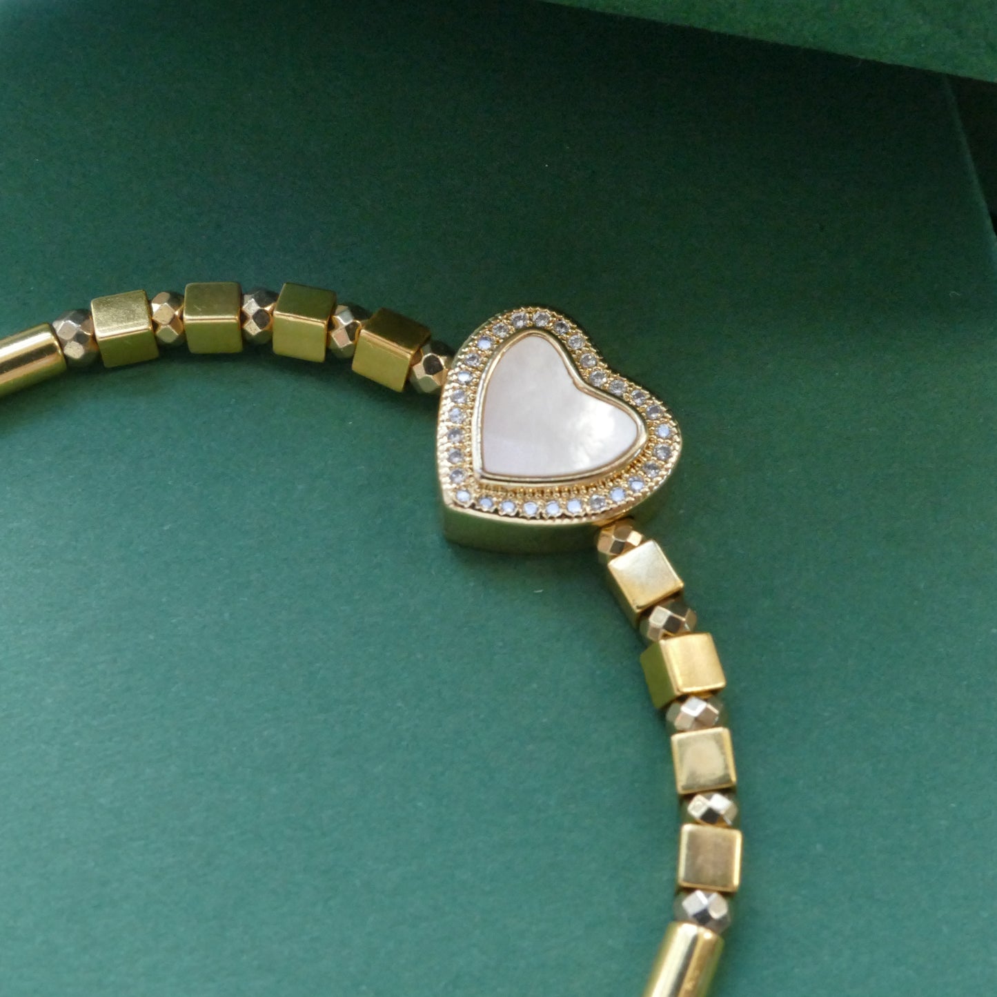 Elara Herz Perlmutt Armbänder
