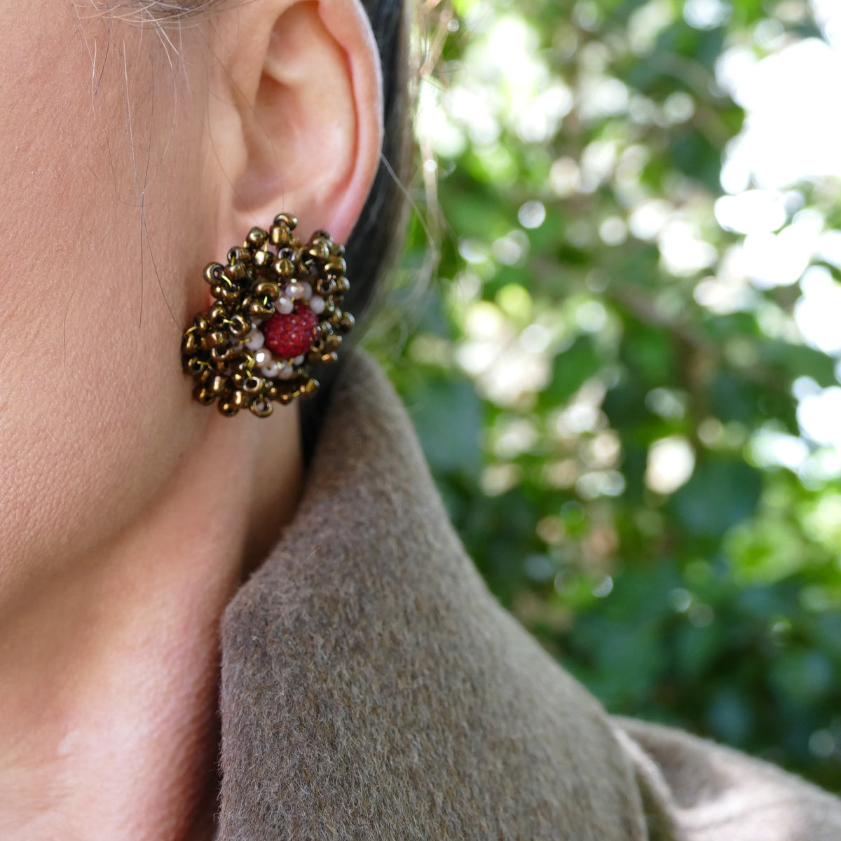 Winter Flower Ohrringe Gold Bronze Mit Rot & Braunen Perle