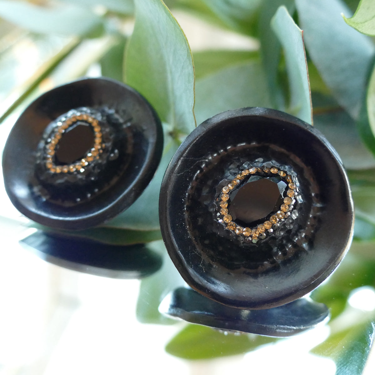 Dandara Ohrclips Aus  Schwarz Farbe Mit Zirkonia & Kristall